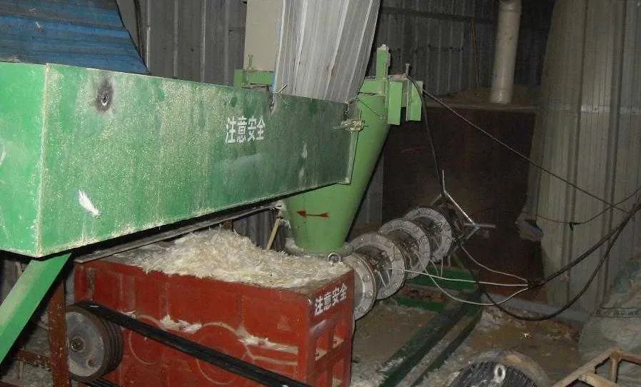 潔匠凈化·的凈工業(yè)除臭劑_羽毛粉加工腥味、苦味、惡臭味混雜，看工業(yè)除臭劑如何快速除臭！