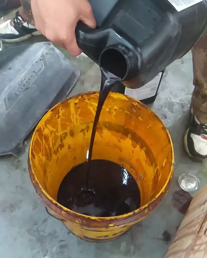 廢機(jī)油處理難度大，擺脫“惡臭異味”又有什么方向？.jpg