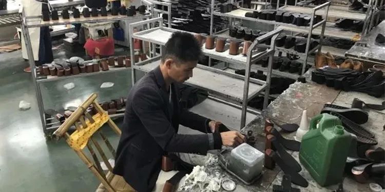 Dejing的凈??制鞋廠除臭劑，治理?yè)]發(fā)性有機(jī)化合物(VOC)廢氣.jpg